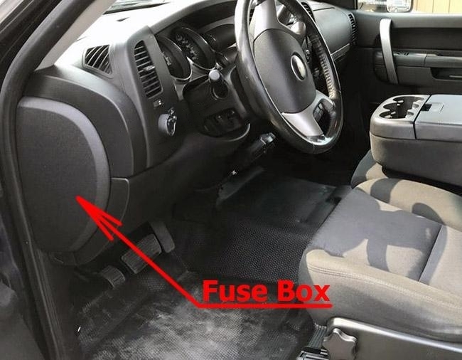 The location of the fuses in the passenger compartment: Chevrolet Silverado (mk2; 2007-2013)