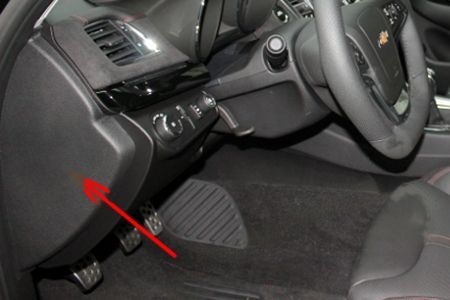 The location of the fuses in the passenger compartment: Chevrolet SS