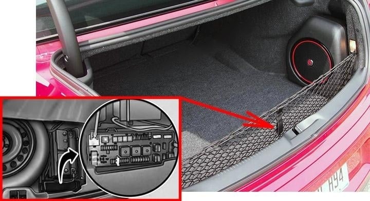 The location of the fuses in the trunk: Chrysler 300 / 300C (Mk2/LD; 2011-2019)