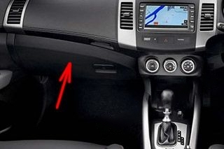 The location of the fuses in the engine compartment: Citroen C-Crosser (2008, 2009, 2010, 2011, 2012)